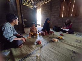 Bidan Desa Bersama Pemerintah Kalurahan dan tim terkait mengunjungi Bumil Risti di Padukuhan Soka